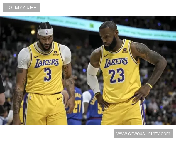 詹姆斯轻伤不下火线，老将跺脚坚持战显担当