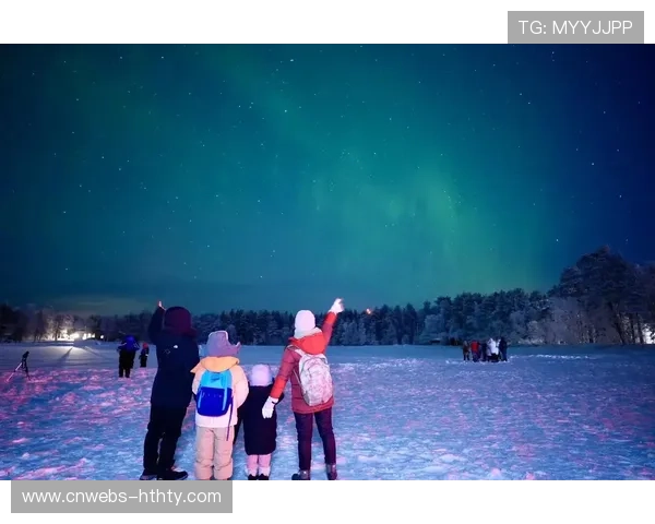 福登携家人赴芬兰度圣诞假期,北极光前合影晒温馨时刻 福登携家人赴芬兰度圣诞假期,北极光前合影晒温馨时刻