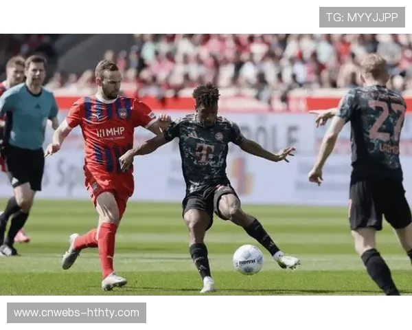 海登海姆门将与队友相撞失误,奥利塞笑纳空门大礼 海登海姆门将与队友相撞失误,奥利塞笑纳空门大礼